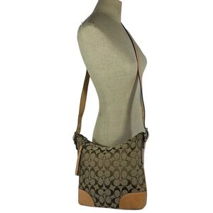 Coach Signature Swingpack
Crossbody Bag Style 6347